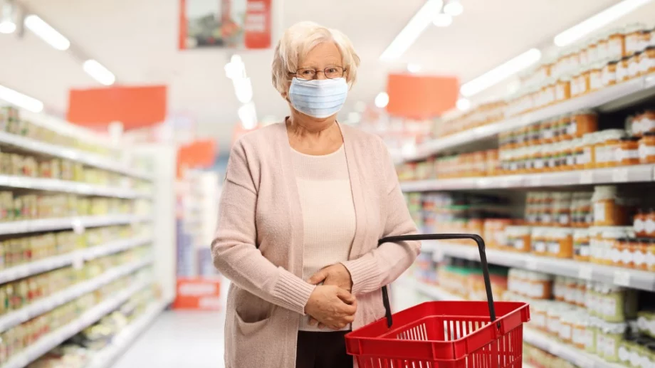 Гърция забрани да се продават дрехи, обувки и техника през карантината