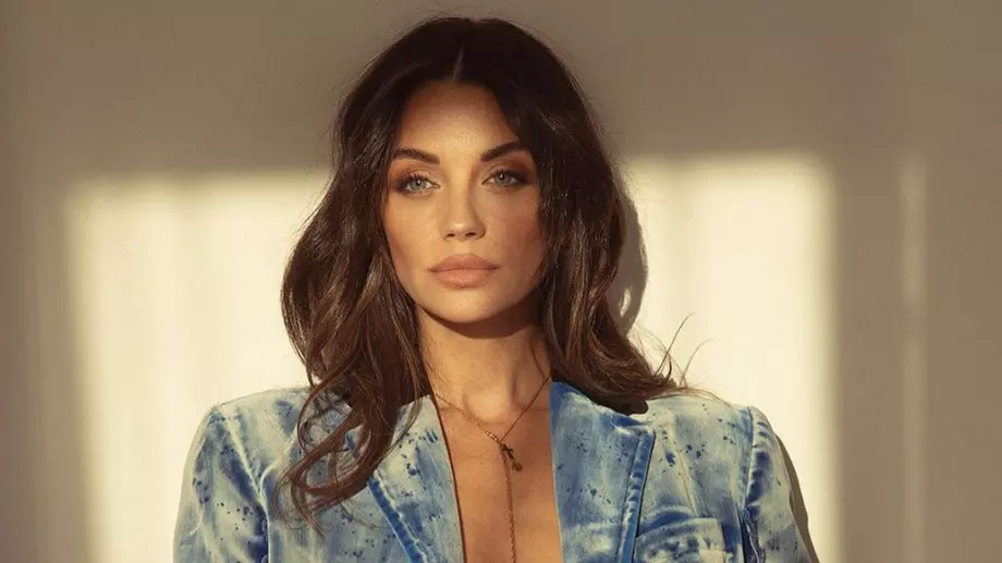 Диляна Попова отново се разголи (СНИМКА)