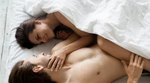 4 „зимни” секс пози, които да пробвате още тази седмица