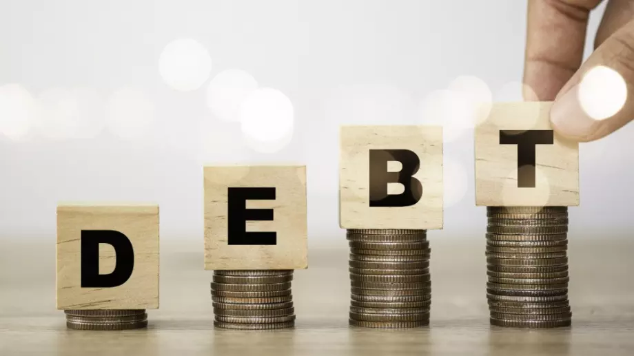 Коронакризата провокира световно "дългово цунами"