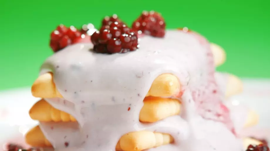 Божествена бисквитена торта с плодове у дома за НУЛА ВРЕМЕ