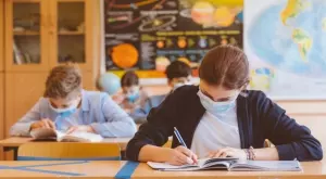 Маските стават задължителни в училище