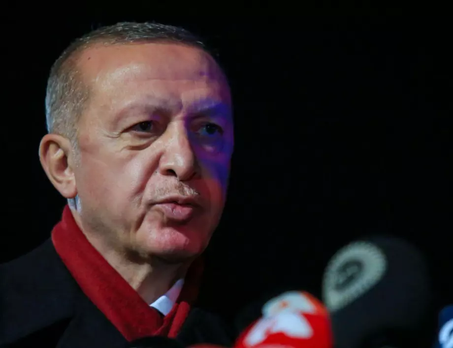 Турция разследва потребители, обидили Ердоган заради заразяването му с Омикрон 