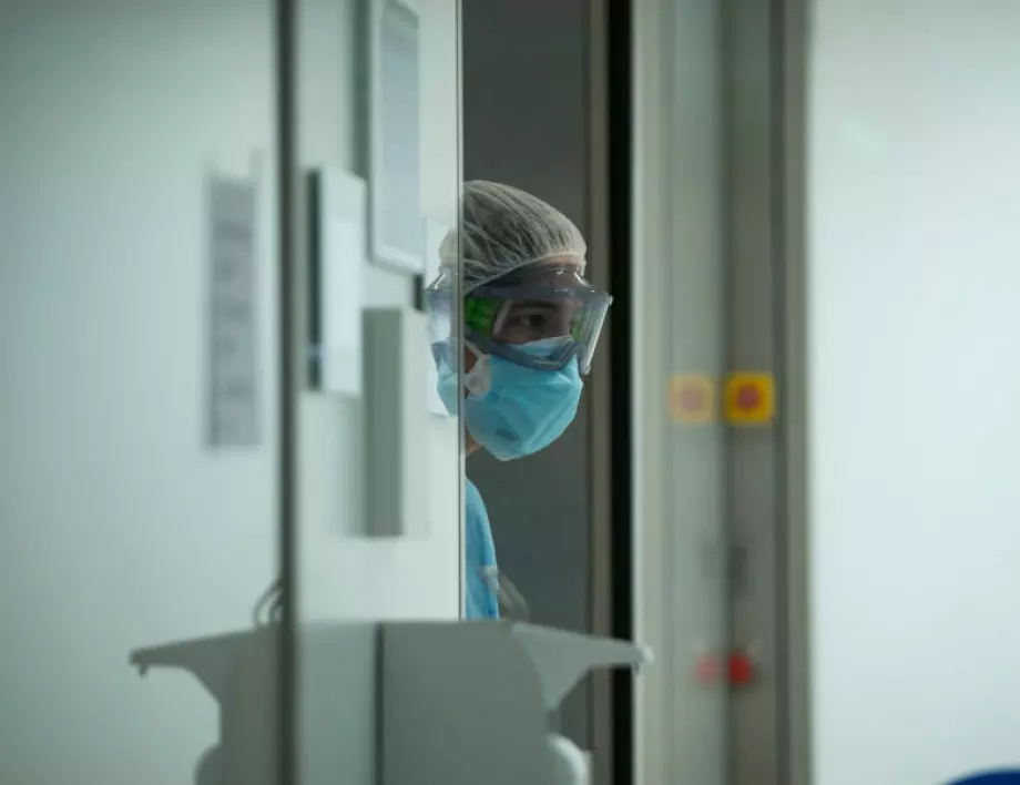 Спад в броя на новите случаи на коронавирус у нас, настанените в болници растат