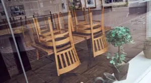 Здравният министър реши за учениците, МОЛ-овете и заведенията