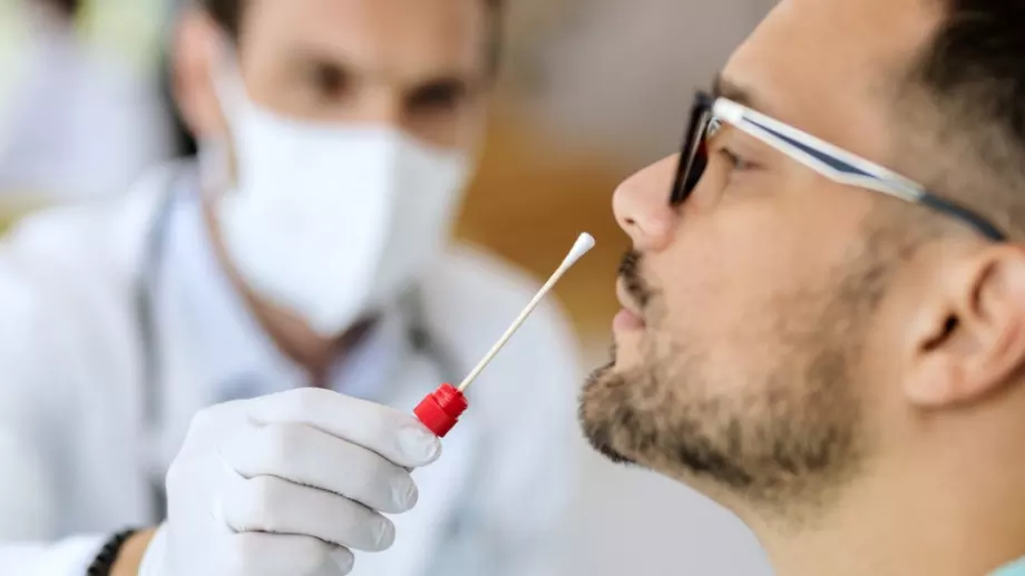 Работодателят ще плаща PCR тестовете при командировка в чужбина