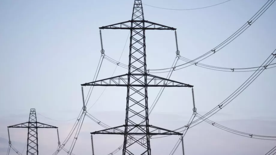 Енергийните дружества навлизат в дългова спирала