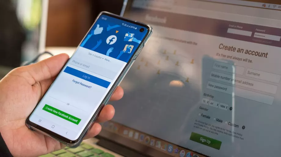 Шефове наказват служители за коментари във Facebook