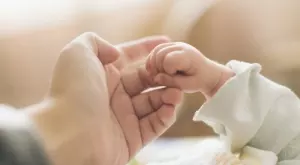 Бебе проплака в киевското метро (СНИМКИ)