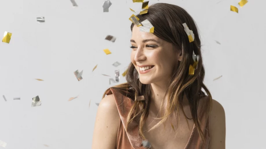 Виц за добро утро: Мъж стои по средата на цеха