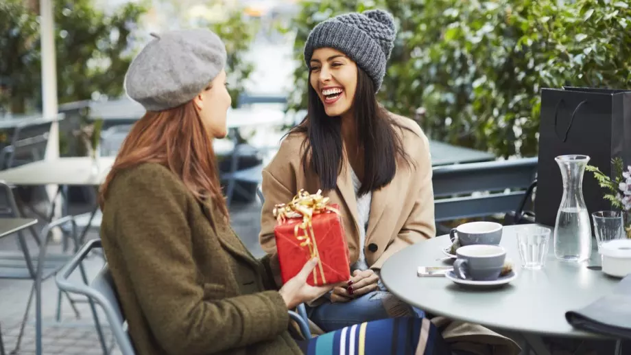 Подаръци с лоша енергия: Какво да НЕ подарявате тази Коледа?