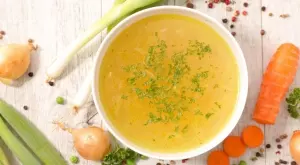 Ето как лесно да си направите вкусен пилешки бульон 
