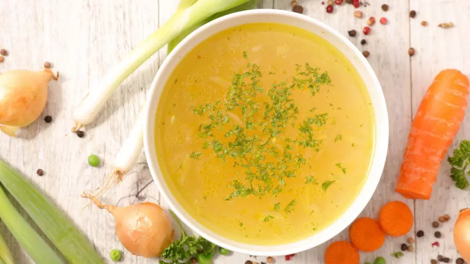 Ето как лесно да си направите вкусен пилешки бульон 