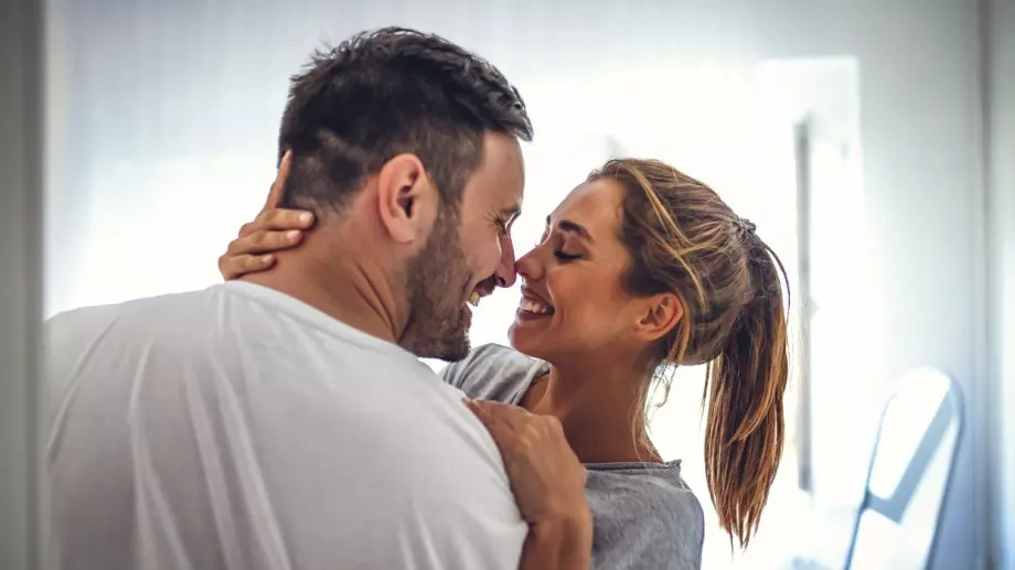 Може би любовта ви плаши, но когато се появи правилният човек, ще забравите всички страхове      