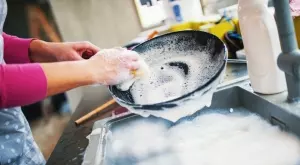 Ето как да се грижите правилно за керамичните тигани