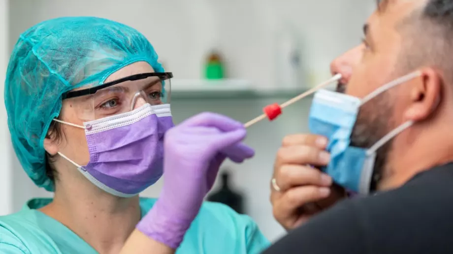 От днес в България се влиза с отрицателен PCR тест 