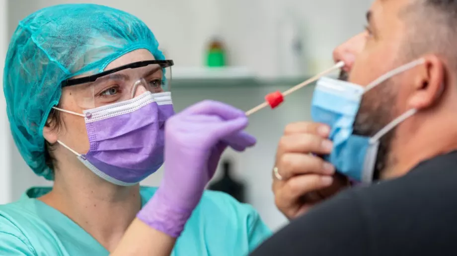 Неваксинираните българи вече ще влизат в Кипър с два PCR теста