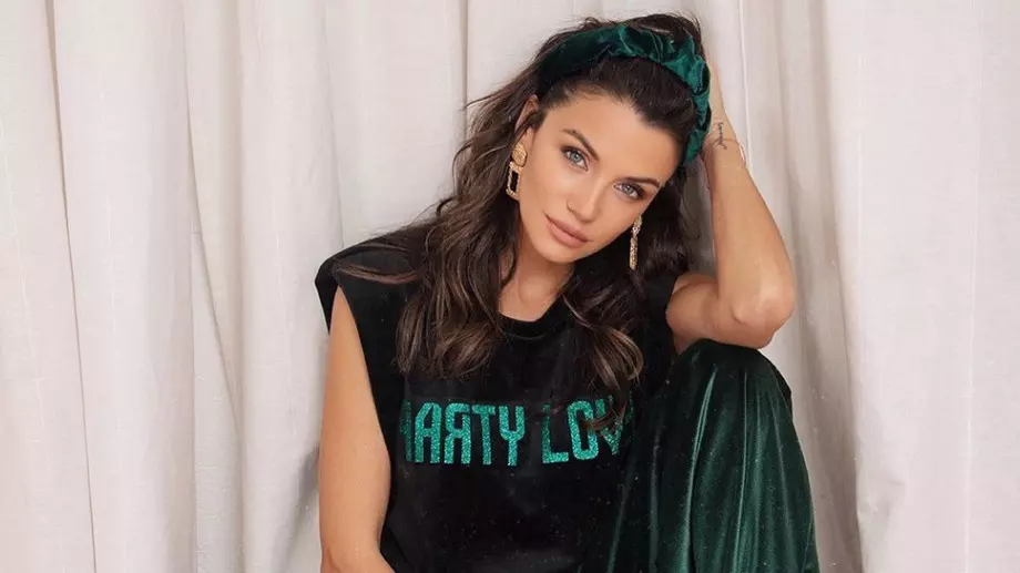 Диляна Попова позира гола (СНИМКИ)