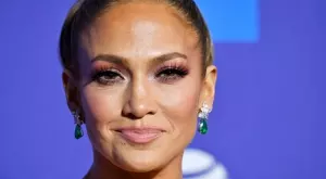 Дженифър Лопес - на 51 и без грим (СНИМКА)