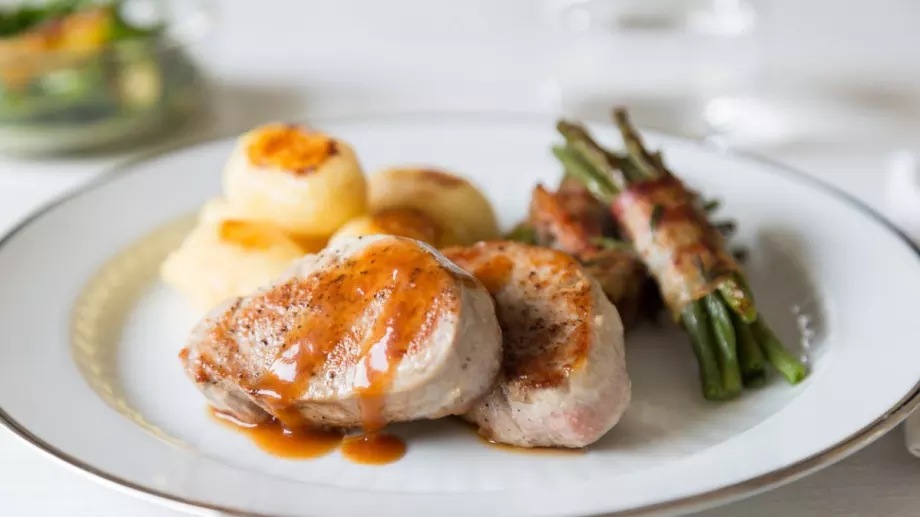 Оригиналната рецепта за грах със свинско месо