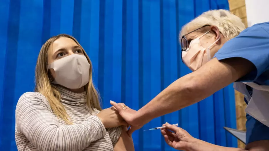 Бонус срещу ваксина: Новият стимул за хората в САЩ