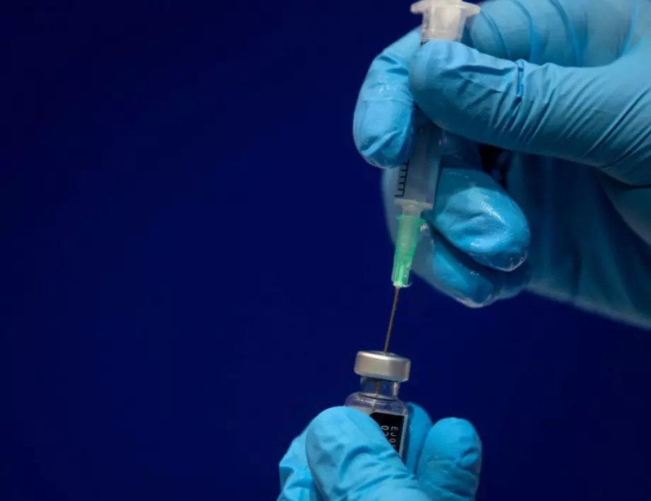 Вирусолог: Лекарите, които не искат да се ваксинират, да си сменят професията