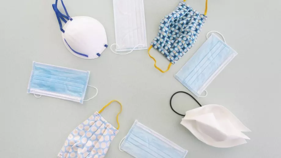 Робот тества маски като киха и кашля като човек