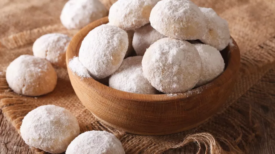 Масленките на баба в пудра захар