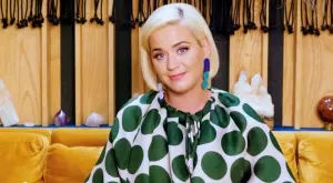 Кейти Пери по бански за пръв път след раждането (СНИМКИ)