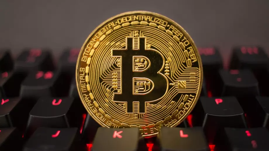 Bitcoin покори нов връх, последва лека корекция