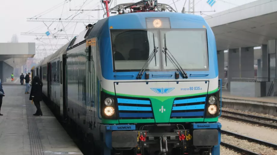 Виц на деня: Психолог и мафиот пътуват във влак на БДЖ