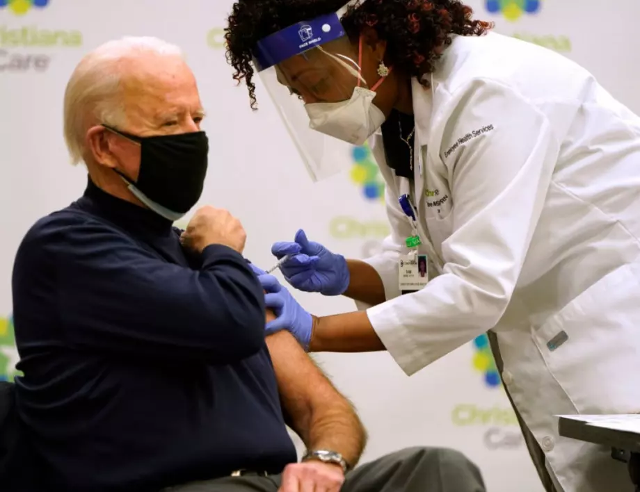 Новият президент на САЩ се ваксинира срещу коронавируса по телевизията (ВИДЕО)