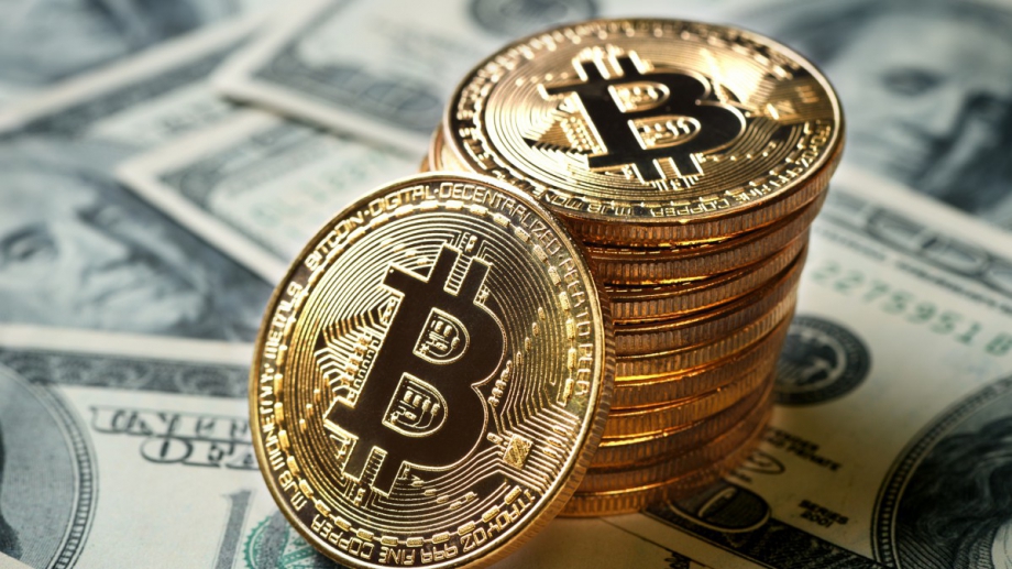 Bitcoin достигна рекордните 62 741 долара във вторник разширявайки растежа