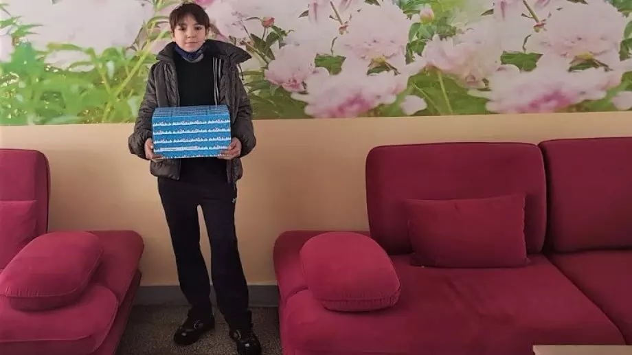 За 11-та поредна година служителите на AES България зарадваха деца от социално слаби семейства в община Гълъбово