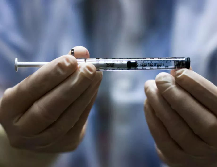 2200 желаещи медици да се ваксинират във Варна 