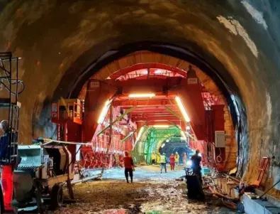 В тунел „Железница“ се полага вторичната облицовка (СНИМКИ)