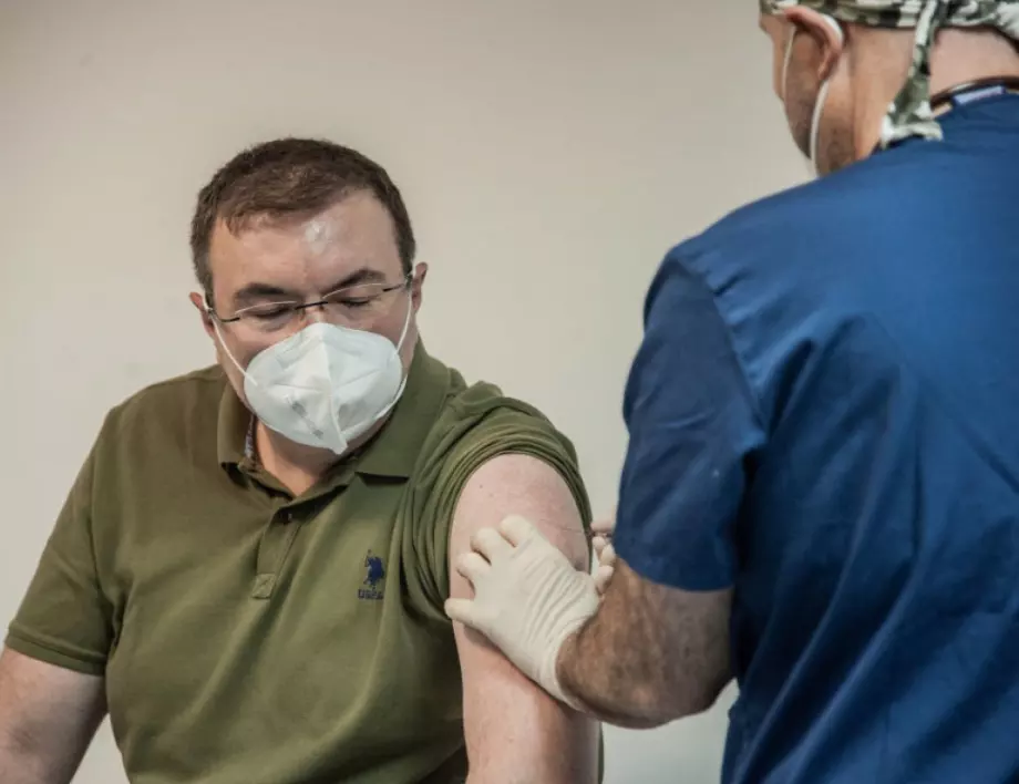 Седмицата на коронавируса: Сериозно понижение на новите случаи, на хоспитализираните и на смъртните случаи