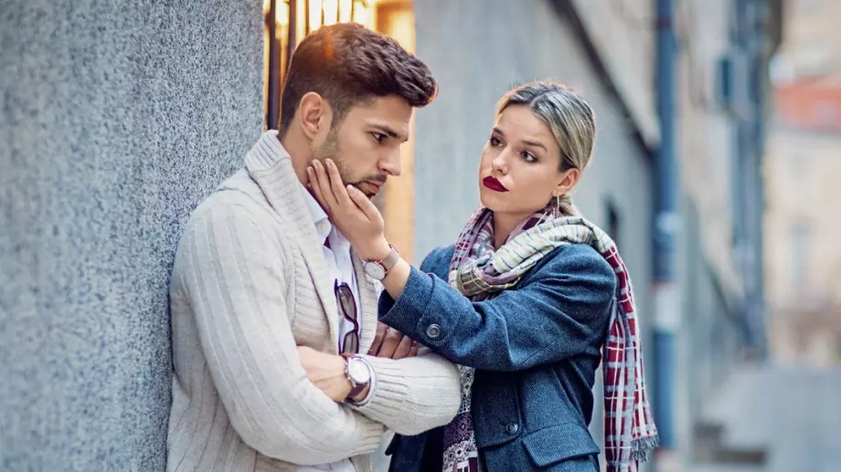 Можеш да обичаш счупен мъж, но не можеш да го направиш цял