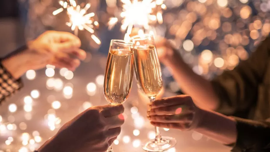 Какво е Нова година без шампанско? Всички сме свикнали, че