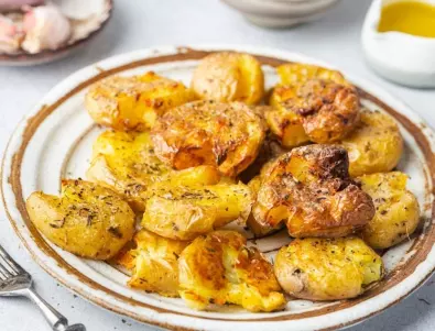 Тези лесни картофки на фурна, като нищо ще паснат и на най-обикновената, и най-празничната вечеря