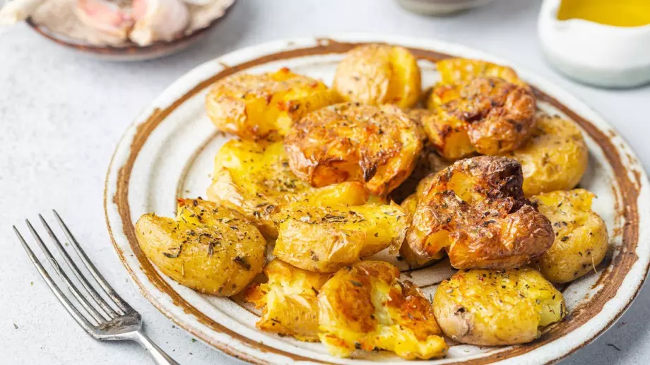 Тези хрупкави картофи с пармезан са идеалната пролетна гарнитура