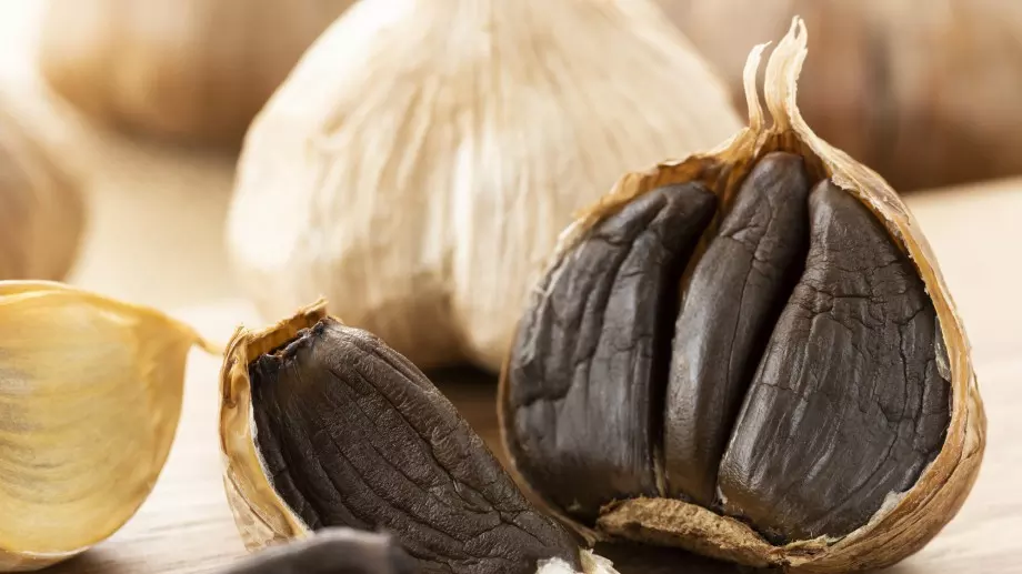 Какво е черен чесън и защо е полезен за здравето ни