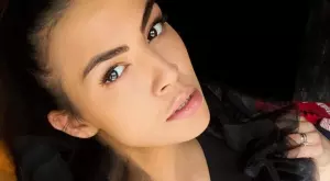 Деси Цонева пръска сексапил от Малдивите (СНИМКИ)