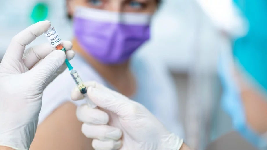Ето колко време ваксините ни пазят от коронавирус