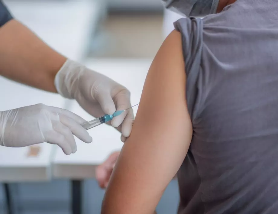 Коронавирусът в България: По-малко от 100 са новите случаи, само 2 поставени ваксини за денонощие