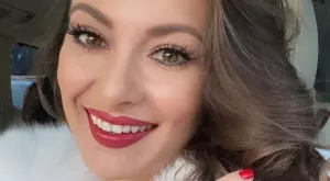 Критикуват родна моделка, след като се ваксинира срещу COVID-19 (ВИДЕО)