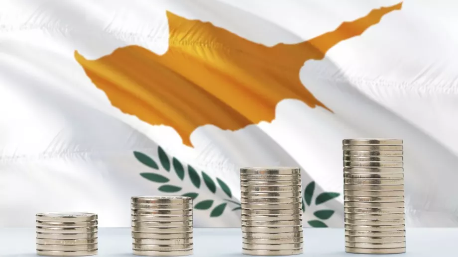 Кипър сваля данъци, помага на бизнеса и работещите в кризата