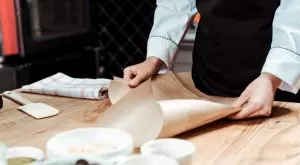 Хартия за печене или пергамент: Каква е разликата?