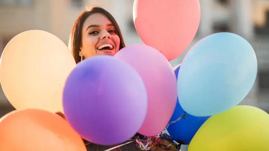 Кой празнува имен ден днес, 28 октомври 2022