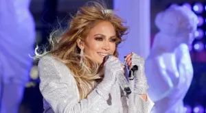 Дженифър Лопес сподели непоказвани снимки отпреди 20 години